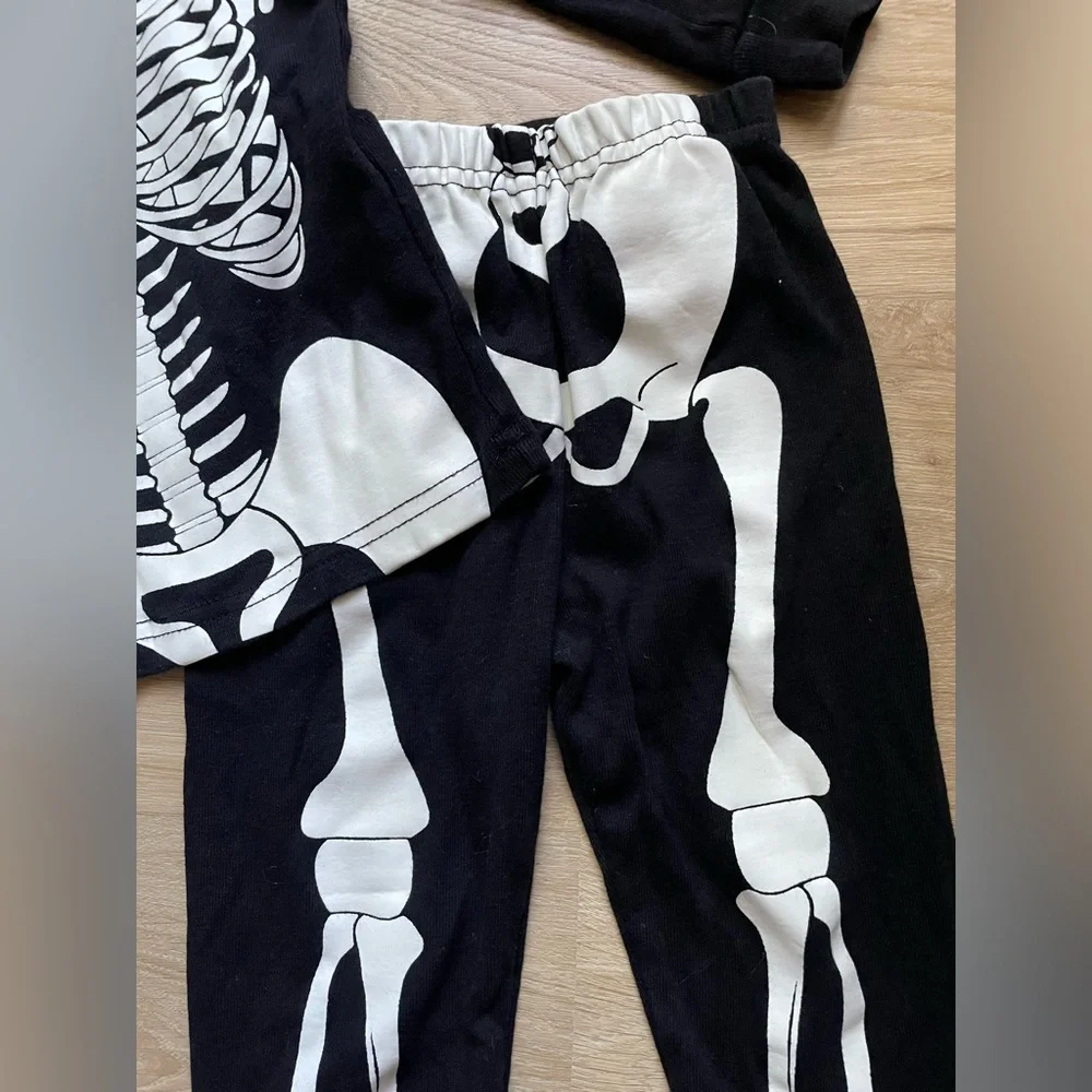 Family Feeling Size 2T Toddler Skeleton Halloween Costume / Sweats / Pajamas
